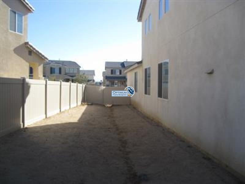 Large North Victorville 4 bedroom 4