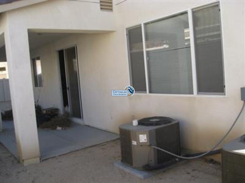 Large North Victorville 4 bedroom 12