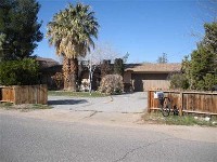Spacious landscaped home, great investment opportunity! 3